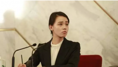 兩會(huì)女神翻譯又賣萌！揭秘兩會(huì)高翻怎樣煉成？